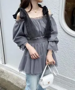 【美品】NICE CLAUP 全方向モテチュニック グレーのサムネイル