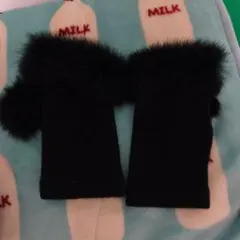 ファー付き黒い指なし手袋