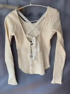 リブ編みクリーム色トップス