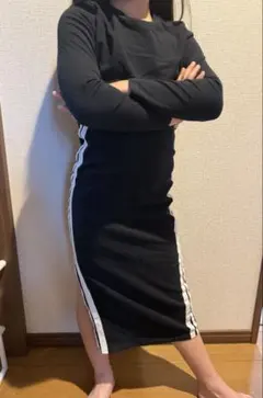 黒い長袖サイドストライプワンピース