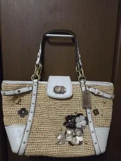 花飾り付きベージュストロートートバッグ