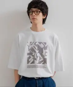 SINSSグラフィックTシャツ