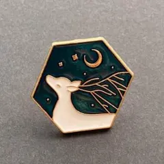 ① ピンバッジ　トナカイ　ヘキサゴン　夜空を見上げるトナカイ　簡易ラッピング付き