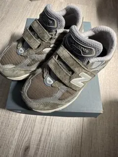 【国内未発売】ニューバランス990 キッズ オリーブ18.0㎝ 箱付きのサムネイル