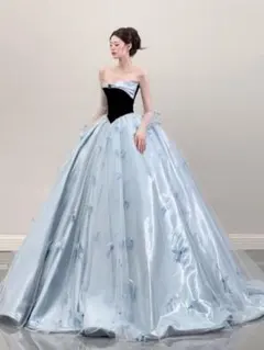 水色ストラップレスドレス