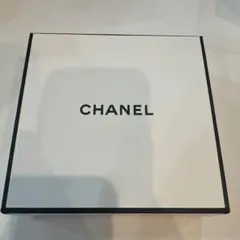 CHANEL ギフトボックス 中型 ホワイト