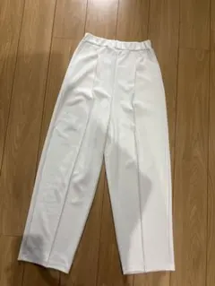 ホワイトパンツ ゴムウエスト