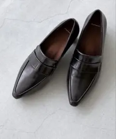 ポインテッドトゥ 革靴