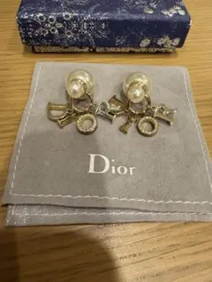 Dior ディオール パール ロゴ ピアス
