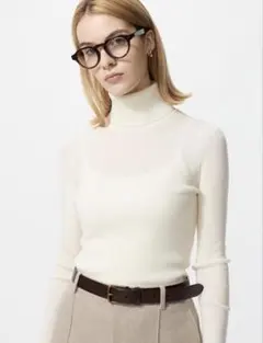 UNIQLOリブタートルネックセーター　オフホワイト