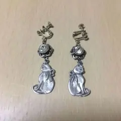 ♬新品・未使用♬猫♬イヤリング♬キラキラ♬揺れる猫ちゃん♬猫好き♬