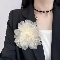 オーガンジー　コサージュ　アイボリー　パール付　羽根　ブローチ　卒業入学　結婚式
