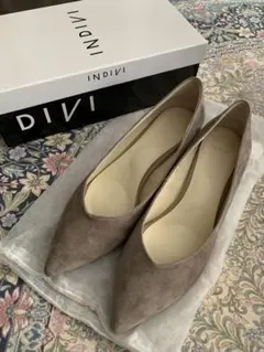 【INDIVI】グレージュ ポインテッドトゥパンプスのサムネイル