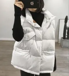 ホワイト ダウンベスト フロントポケット付き