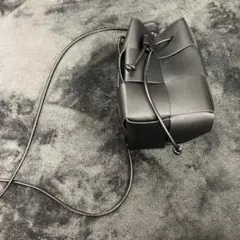 ブラック巾着型ショルダーバッグ