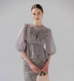 leja シアーパフスリーブペプラムスパンコール花柄Iラインドレス