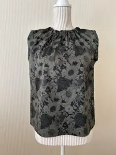 ハンドメイド　リバティタナローン生地使用　ノースリーブブラウス