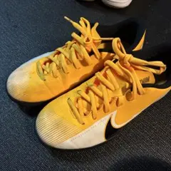 サッカートレーニングシューズ23センチ