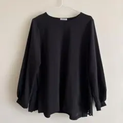 黒のレースディテール長袖トップス