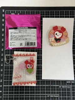 TWICE チェヨン　キーホルダー　ピンバッジ TWICE チェヨン キーホルダー ピンバッジ チェンブリー - メルカリ
