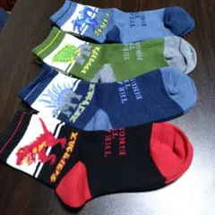 恐竜デザインキッズ靴下セット４足セット16cm〜20cm