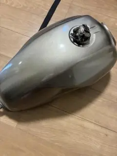 Ybr125 燃料タンク　キャブ車　ウレタン塗装済みのサムネイル