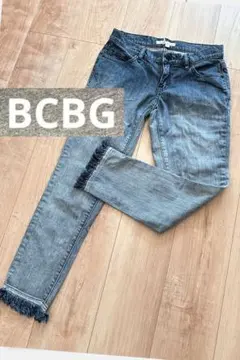美品BCBG ビーシービージー レディース デニムパンツ サイズ25のサムネイル