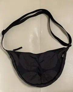 ユニクロ　UNIQLO マリメッコ　ブラック 半月型 ショルダーバッグ