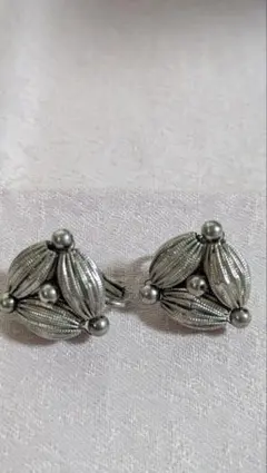 Item thumbnail for item 373f56c2-c8c9-4c0d-8e67-5e0353d3ee4b