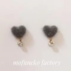 906》ふわふわハートストーン【グレー】ピアスイヤリング ハンドメイド 上品 冬