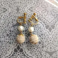 パールビーズ付きイヤリング