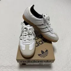 アデイダス スニーカー ベージュ