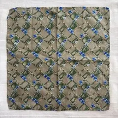 GIVENCHY GENTLEMAN シルク　ポケットチーフ　ジバンシーSILKのサムネイル