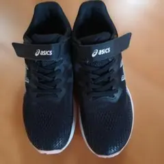 P*a様 asics 黒 スニーカー ベルクロ