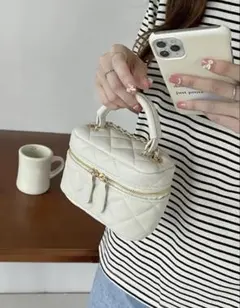 ホワイト キルティング ショルダーバッグ