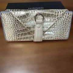 HIROKO HAYASHI 長財布 ゴールド クロコ型押しのサムネイル