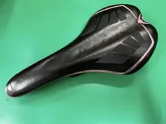 メリダ　ロードバイク用　サドル 黒/赤のサムネイル