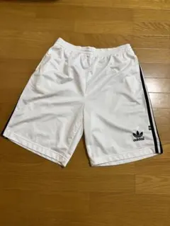 adidas オリジナルス　ホワイト ショートパンツ L