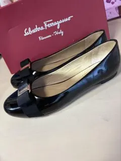 Salvatore Ferragamo 黒 バレリーナシューズ