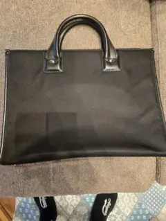 黒いビジネスバッグ