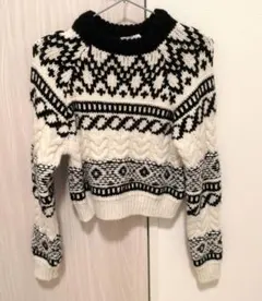 ZARA ジャガードニット ショート丈【Ｓ】ケーブル編み 厚手 白黒 春秋冬