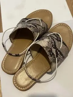 EVOLヘビ柄フラットサンダル