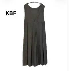KBF ノースリーブプリーツワンピース ジャンパースカート ロング グレー