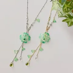 四つ葉のクローバーのロングネックレス