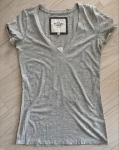 Abercrombie & Fitch グレー Vネック Tシャツ S