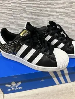 adidas SUPERSTAR スニーカー 黒白 スーパースター 22.0