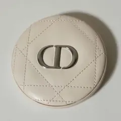 Dior スキンフォーエヴァー クチュールルミナイザー 06　コーラルグロウ