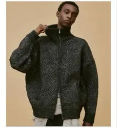 オーバーサイズダークグレーセーター