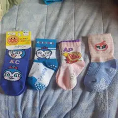 キッズ　アンパンマン靴下9-12cm