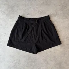 ベルト付き ショートパンツ ブラック タック入り ハイウエスト 大人カジュアルのサムネイル